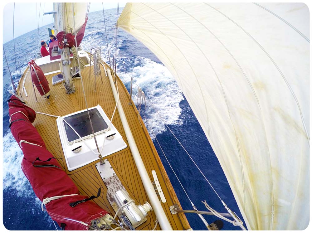 Avventura, barca in navigazione a vela