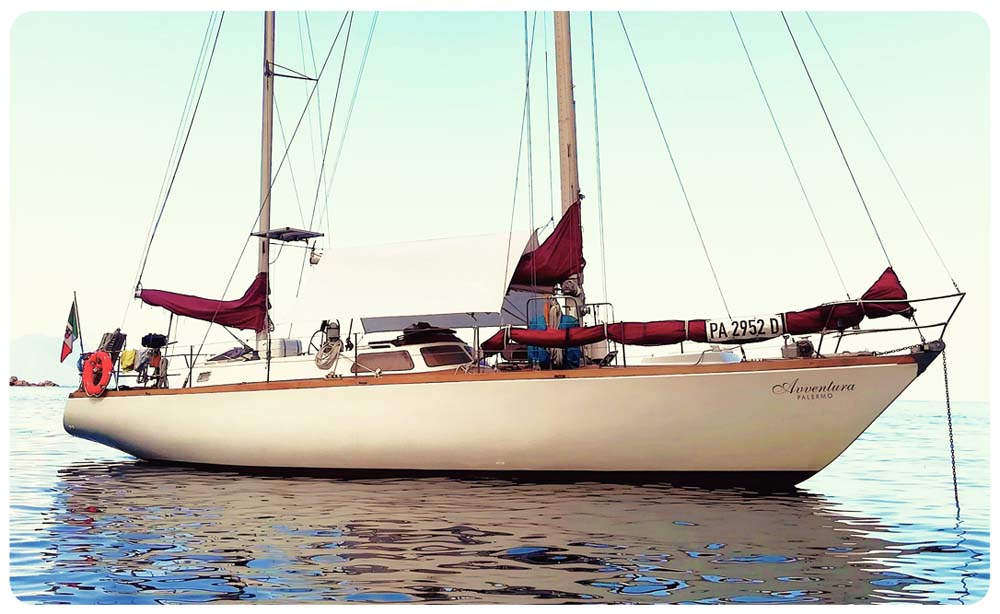 Eleganza della barca in rada