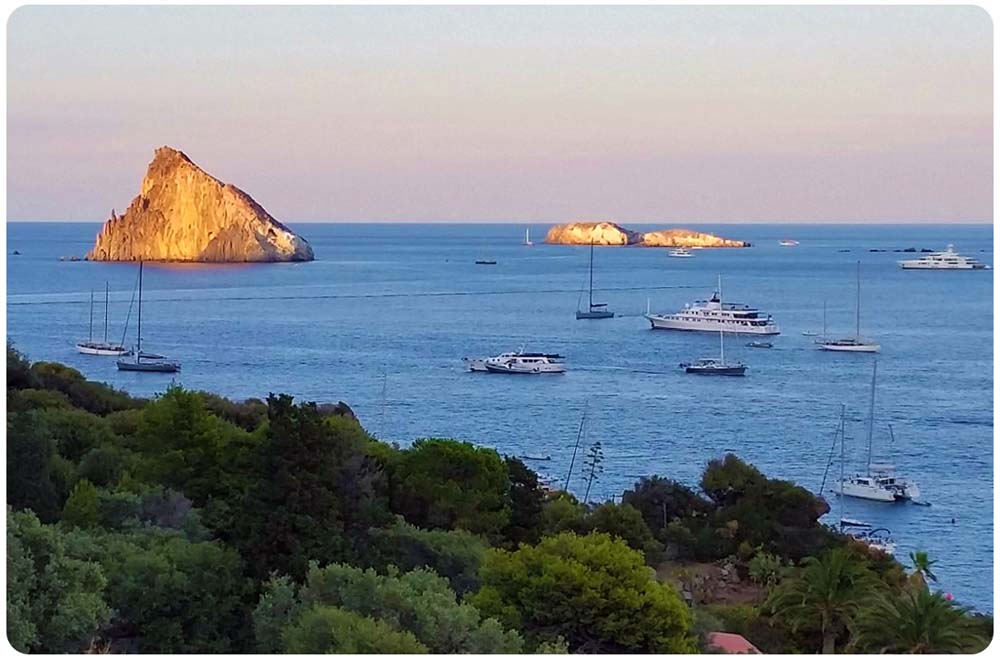 Passeggiata panoramica a Panarea