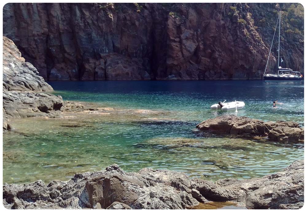 Zona della Grotta del Cavallo, vulcano