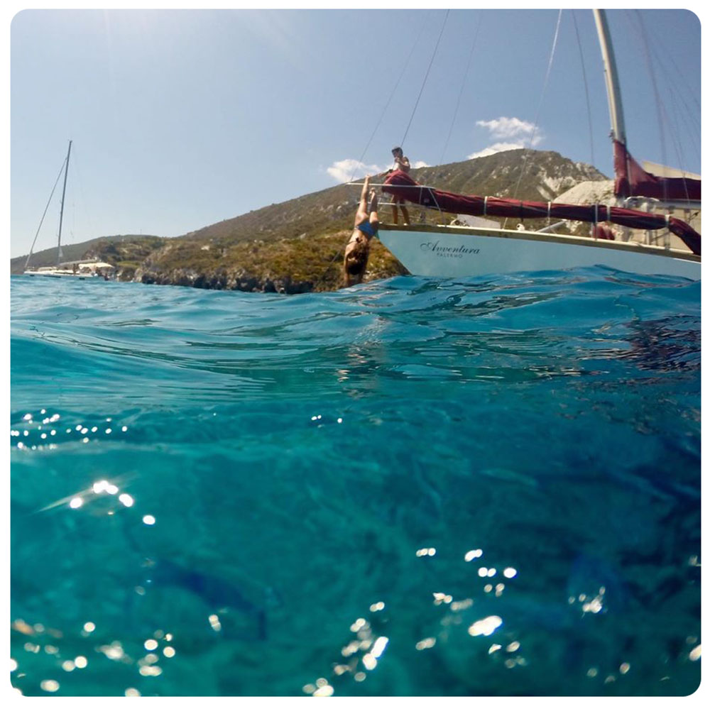 Un tuffo dove l'acqua è più blu